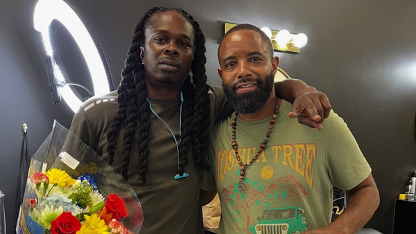 Real Recognition: A Man Honors His Barber in a Powerful Act of Gratitude